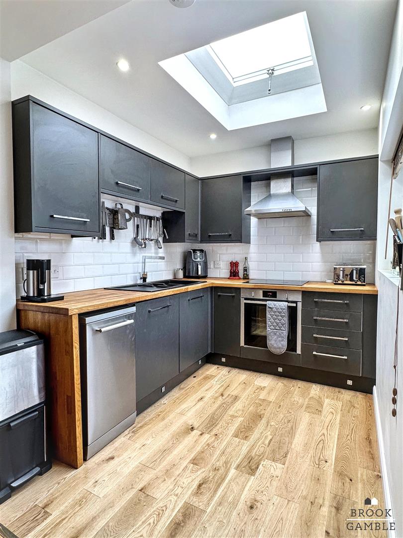 2 Bedroom House. Melbourne Road in Eastbourne,  14
